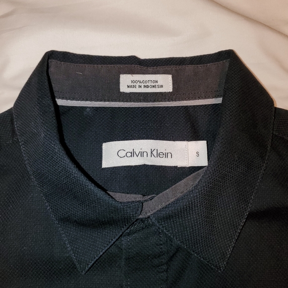Calvin Klein button up short sleeve - Picture 2 of 4